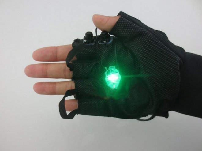 Haute qualité gants laser vert ont les quatre lasers de doigt
